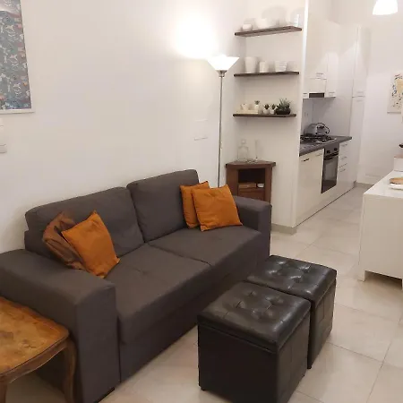 Casa Giova: Bilocale Con Balcone Al Gianicolo *