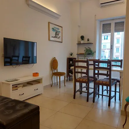 Apartment Casa Giova: Bilocale Con Balcone Al Gianicolo