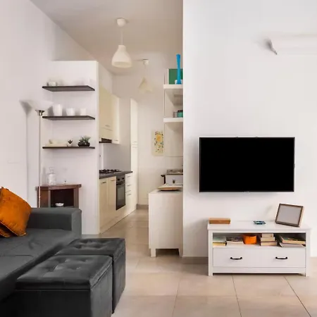 Casa Giova: Bilocale Con Balcone Al Gianicolo *