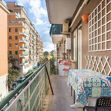 Casa Giova: Bilocale Con Balcone Al Gianicolo * רומא